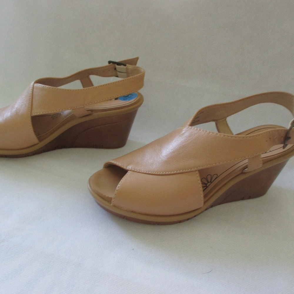 NWT - WHITE MOUNTAIN leather shoes - sz 6.5M